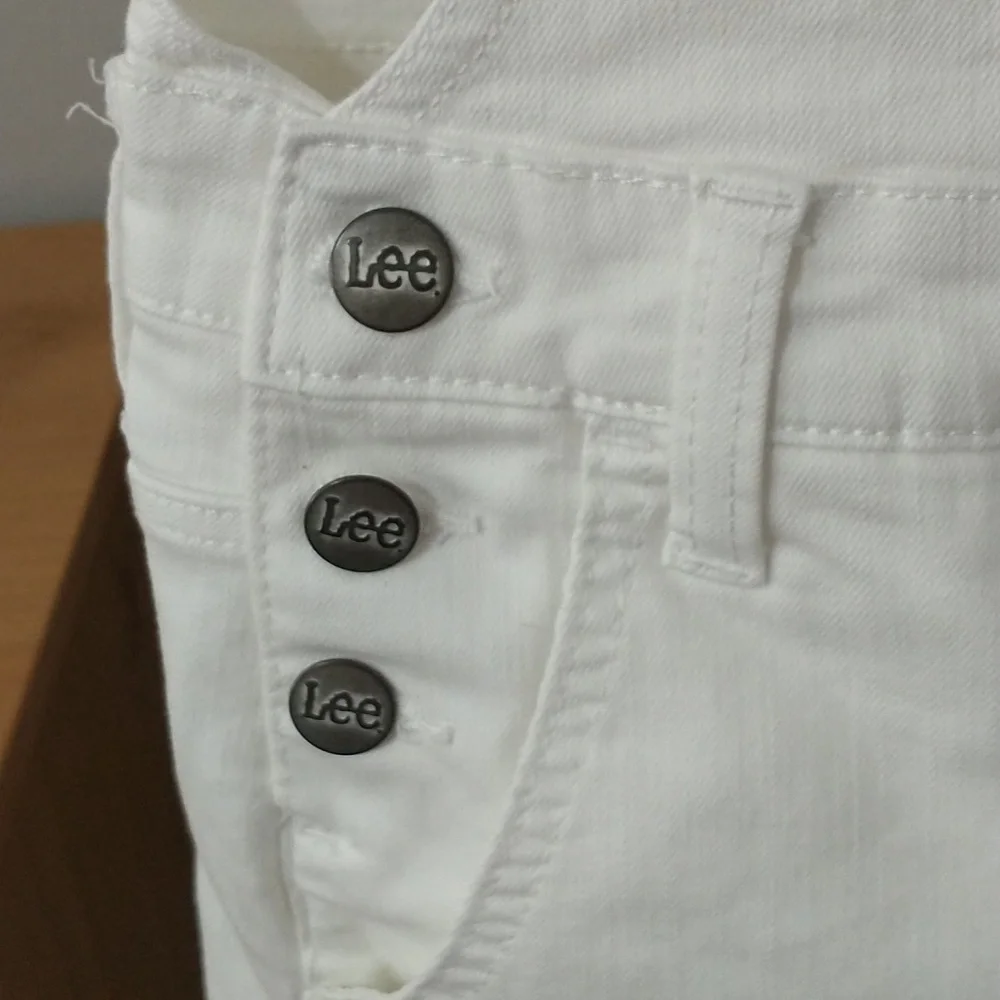 Lee Ladies cover all shorts  size medium and size extra small  white NWT - Picture 4 of 13